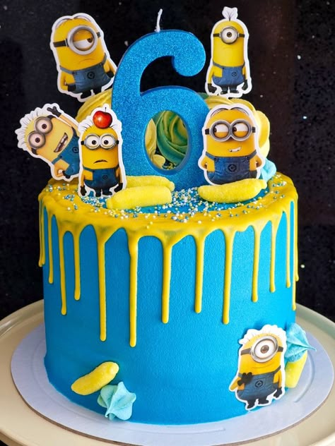 Minion 1st Birthday Cake, Minion Birthday Cake Easy, Simple Minion Cake, Minons Birthday Cake, Minion Birthday Cake Buttercream, Despicable Me Birthday Cake, Minion Birthday Cake Ideas, Minion Birthday Party Cake, Minons Cake