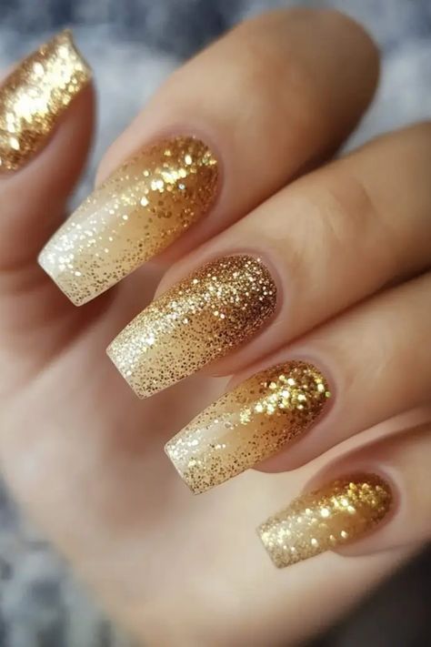 Gold glitter ombre manicure on a hand with square-shaped nails. Gold Shimmer Nails, Short Nails Gold, Sparkly Gold Nails, Gold Nail Inspiration, Gold Sparkly Nails, Gold Nails Acrylic, Golden Nails Designs, Gold Nail Ideas, Nails Acrylic Ideas