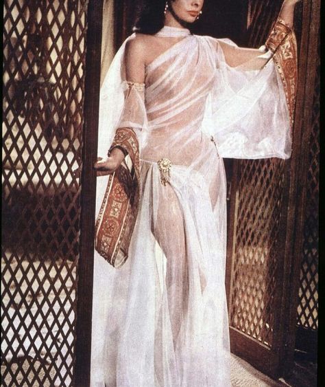 ғσℓℓσω мє: @Rollody Solomon And Sheba, Egyptian Fashion, Dressed In White, Gina Lollobrigida, Mesopotamia, Vintage Glamour, Hollywood Glamour, Fancy Dresses, Costume Design