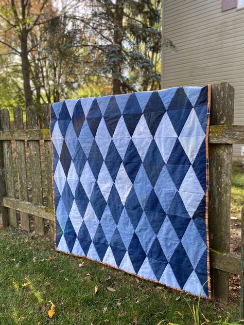 Blue Jean Quilt Jean Quilt Ideas, Återvinna Jeans, Denim Rag Quilt, Denim Quilt Patterns, Blue Jean Quilts, Jean Quilt, Denim Crafts Diy, Quilt Modernen, Blue Jeans Crafts