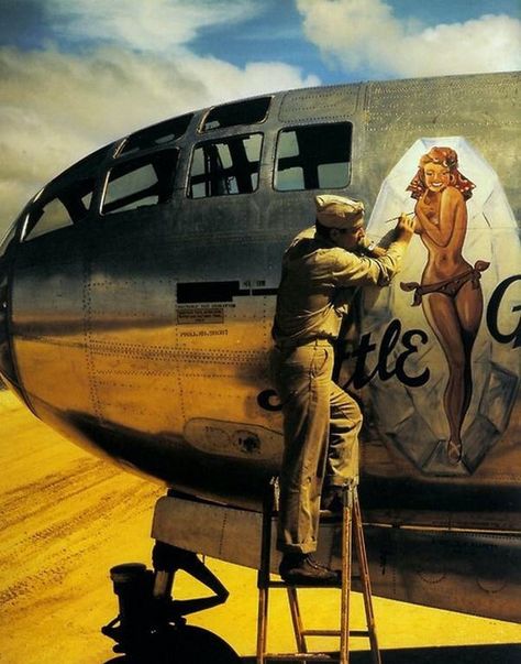 Photo Avion, Wwii Airplane, Aircraft Painting, Wwii Plane, Airplane Art, B 17, Aircraft Art, Wwii Aircraft, Nose Art