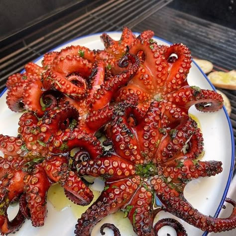 Octopus Food, Whole Fish Recipes, Octopus Recipes, Grilled Fish Recipes, Yummy Seafood, Soul Food Dinner, Fish Recipes Healthy, Food Concept, Healthy Sweets Recipes