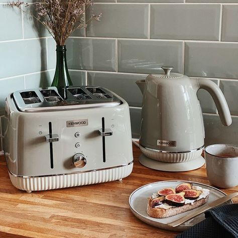 Cream Kettle And Toaster, Kettles And Toasters In Kitchen, Kitchen Kettle And Toaster Ideas, Toaster On Countertop, Yellow Toaster, Cream Kettle, Toaster And Kettle, Smeg Toaster, Kitchen Vibes