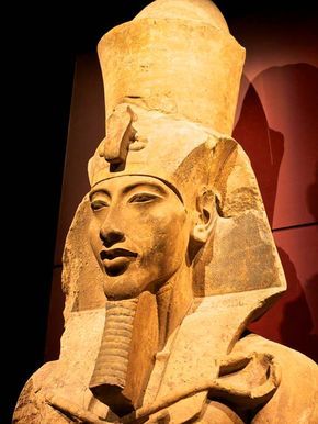 Statue of Akhenaten - Father of Tutankhamun Ancient Egypt Pharaohs, Ancient Egyptian Artifacts, Egyptian Artifacts, Old Egypt, Egypt Tours, Egyptian Pharaohs, Egypt History, Egypt Art, Tutankhamun