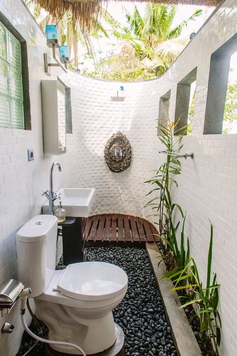 Outdoor Restroom Design, Bathroom Outdoor Design, Outdoor Bathroom Design Nature, Outside Bathroom Ideas Backyards, Outdoor Shower And Toilet, Bali Inspired Bathroom, Outdoor Bathroom Ideas Backyards, Small Outdoor Bathroom, Outdoor Restroom Ideas