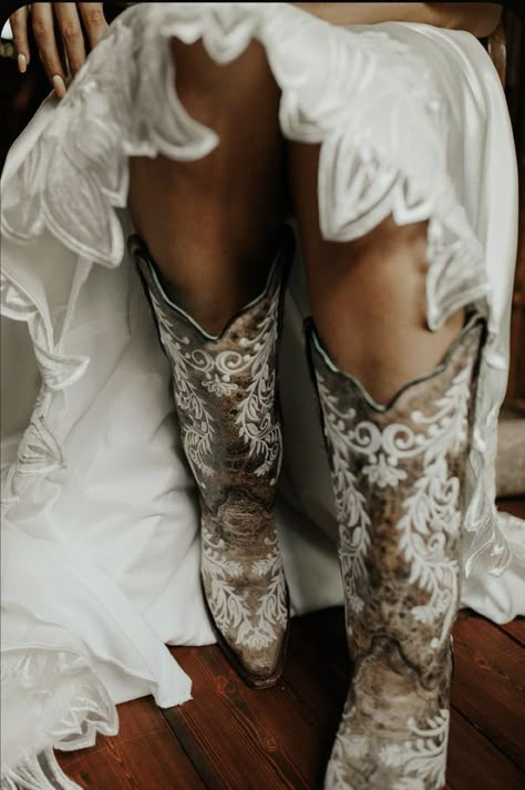 Wedding Dress With Cowboy Boots, Boots Bride, Western Wedding Boots, Cowboy Boots Wedding, Bride Boots, Mountain Wedding Ideas, Country Wedding Pictures, Cowgirl Boots Wedding, Wedding Cowboy Boots