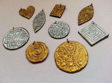 Interesting idea, might be good for site tokens? Diy Viking Jewelry, Medieval Crafts, Aluminum Foil Art, Gold Acrylic Paint, Roman Jewelry, Medieval Jewelry, Foil Art, Make Your Own Jewelry, Pencil And Paper