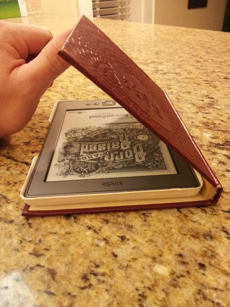 how to make a kindle cover from an old book Diy Old Book Cover, Old Book Crafts, Kindle Cover, Wuthering Heights, Kindle Case, Tablet Cover, Old Book, Ipad Cover, Tree Design