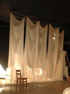 Low Budget Set Design Theatre, Minimal Set Design Theatre, Set Design Minimal, Minimalistic Set Design, Heaven Set Design, Curtain Set Design, Simple Theatre Set Design, Theater Set Design Ideas, Fabric Scenography