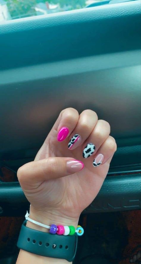 Cute Nails Western Simple, Preppy Nails Painted, Nashville Pedicure, Spring Nail Short Nails, Simple Rodeo Nails, 21st Birthday Nails Western, Western Nails Acrylic Almond, Western Bling Nails, Western Dip Nail Ideas