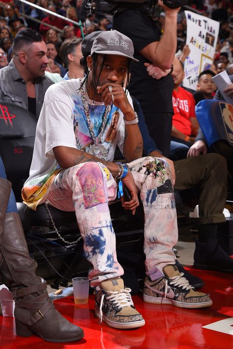 Travis Scott wearing Space Village Logo Cap, Vintage The Wizard of Oz Airbrushed T-Shirt, Kapital Gypsy Patchwork Ashbury Dye Jeans, Nike SB Dunk Low Sneakers Travis Scott Sb Dunks Outfit, Travis Scott Shoes Outfit, Travis Scott Dunks, Nike Sb Dunk Low Travis Scott, Travis Scott Style, Travis Scott Sneakers, Travis Scott Outfits, Travis Scott Fashion, Travis Scott Concert