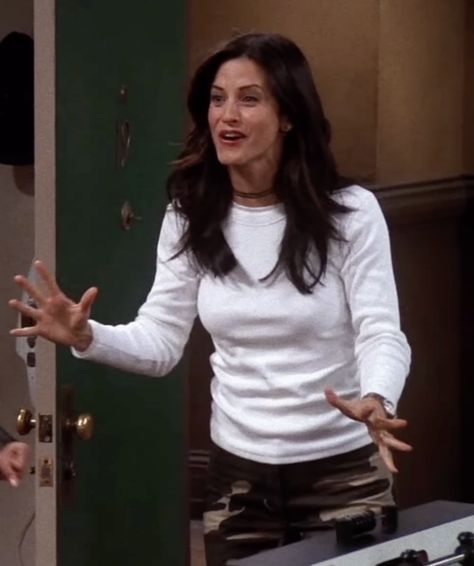 Monica From Friends Hair, Monica Teller Haircut, Monica And Rachel Hairstyles, Friends Haircut Monica, Monica Geller Wedding Hair, Monica Helper Hair, Monika Geller Hair, Monica Friends Haircut, Nineties Haircut