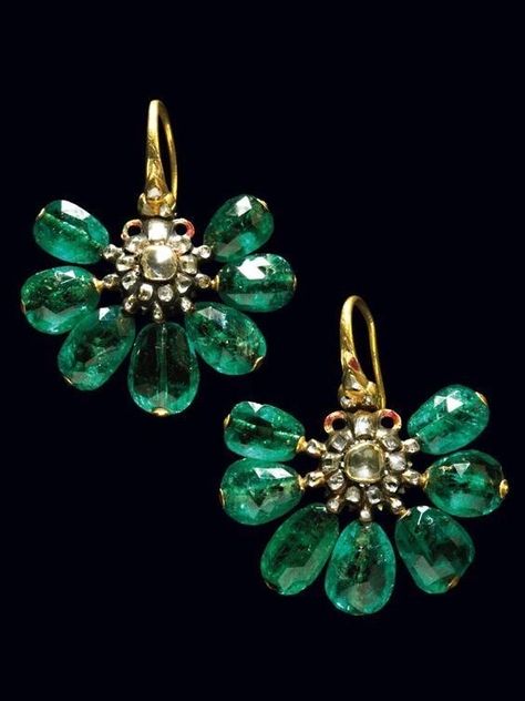 India Jewelry, Ancient Jewelry, Emerald Earrings, Emerald Jewelry, Antique Jewellery, Rose Cut Diamond, Designer Earrings, Rose Cut, Indian Jewelry