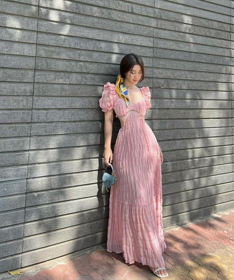 Look Gatsby, Pretty Pink Dress, Flared Sleeve Dress, Gallery Opening, Elegant Dresses Classy, Queen Dress, Korean Fashion Dress, Fairytale Dress, Fashion Mistakes