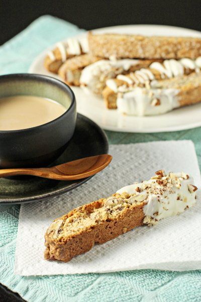 Pecan Biscotti Recipe, Pecan Biscotti, Maple Pecans, Biscotti Cookies, Biscotti Recipe, Best Christmas Cookies, Maple Pecan, Pecan Recipes, Italian Cookies