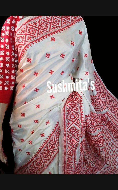 Indian look....perfect  look Katha Work Saree, Kutch Work Saree, Kutch Work Designs, Choli Dress, Lehenga Designs Simple, Kutch Work, Indian Look, White Saree, Hand Work Embroidery