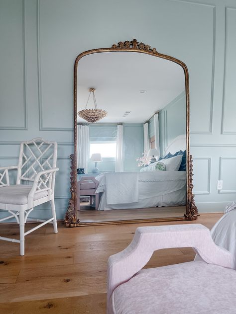 Farrow And Ball Theresa Green, Teresas Green Farrow And Ball Bedroom, Teresa Green Farrow And Ball, Teresas Green Farrow And Ball, Soft Green Paint Color, Green Farrow And Ball, Soft Green Paint, Farrow And Ball Bedroom, Teresas Green