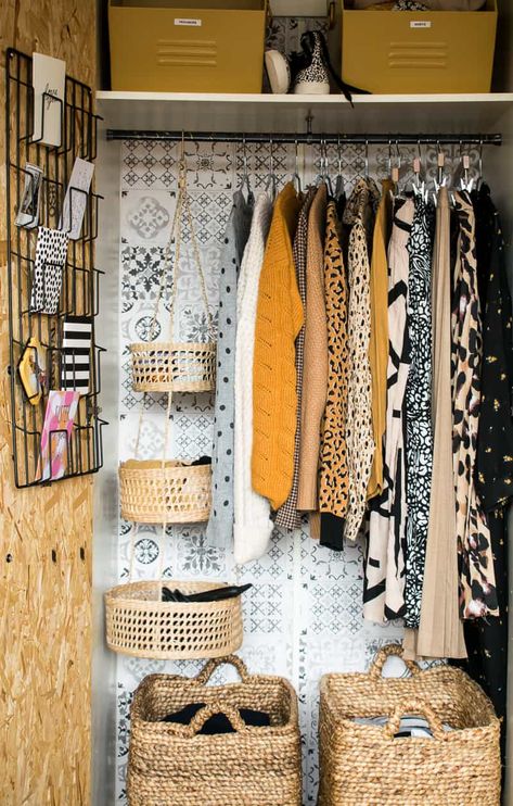 Diy Clothes Storage For Small Spaces, Small Room Clothes Storage, Small Wardrobe Organisation, Cupboard Ideas Bedroom, Nyc Room, Small Closet Storage, Cleaning Cupboard, Closet Organization Ideas, Storage Solutions Bedroom