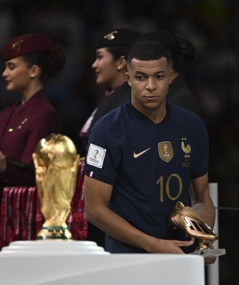 Mbappe France, Aesthetic Vogue, Soccer Football, Football Player, Soccer, Football, Vogue, Paris, France