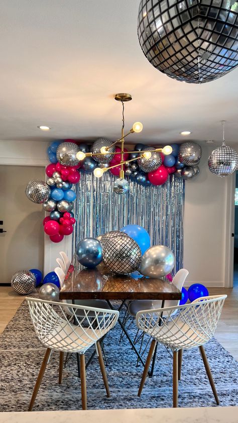 Dancing queen balloon garland with disco balls. Blue, hot pink and silver balloons. Dancing Queen Bachelorette Theme, Ibiza Themed Party Decor, Mama Mia Hoco Theme, Mama Mia Birthday Decorations, Disco Mamma Mia Party, Mama Mia Balloon Arch, Abba Decorations, Mamma Mia Homecoming, Mamma Mia Balloon Arch