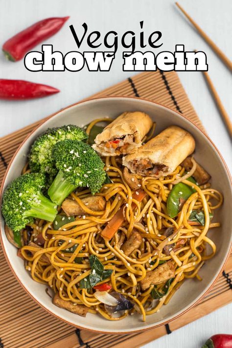 Veggie chow mein is a quick and easy Chinese noodle dish that can be fried up in just 15 minutes, and is a great fridge clearer! #chowmein #quickdinner #chinesefood Veggie Chow Mein, Cabbage Pancakes, Japanese Cabbage, Chinese Noodle Dishes, Vegetarian Asian, Asian Vegetarian Recipes, Fakeaway Recipes, Easy Vegetarian Dinner, Quick Vegetarian Meals