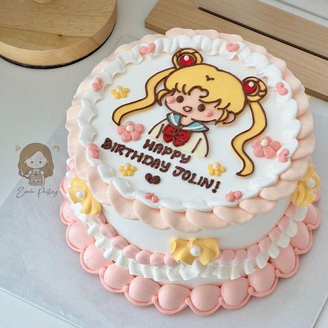 Sailor Moon Party Ideas Birthdays, Cute Cakes For Birthday, Pastel Sailor Moon, Kawaii Cakes, Sailor Moon Cake Ideas, Cake Cute, Anime Cake Design Birthday, Custom Cake, Moon Cakes