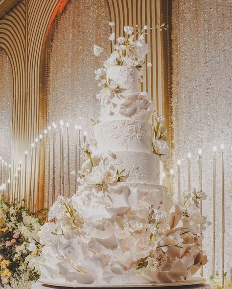 Luxury Wedding Cakes Guide for 2022 | Wedding Forward Wedding Luxury Cake, Luxury Wedding Cakes, Asian Wedding Cake, Sparkle Wedding Cakes, Wedding Cake Guide, Glamorous Wedding Cakes, Classy Wedding Cakes, Asian Wedding Decor, Tall Wedding Cakes