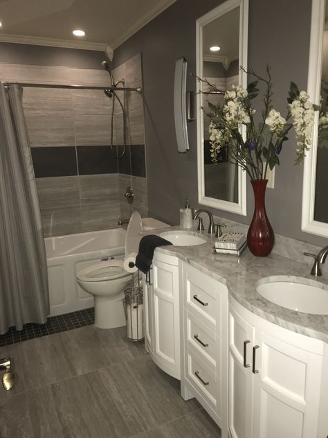 Remolded Bathroom, Class Bathroom, Glam Bathroom Ideas, Alter Ideas, Glam Bathroom, Handmade Mirrors, Classy Suits, Master Bath Remodel, Middle Class