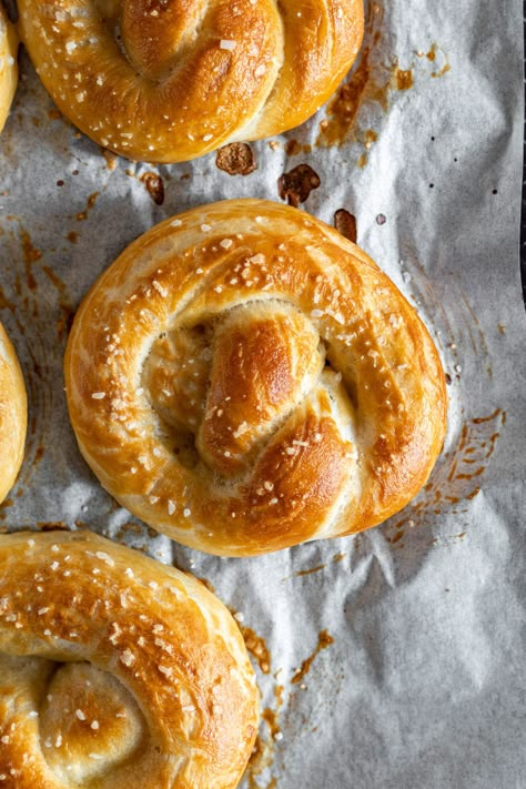 Homemade Sourdough Pretzels are sinful and delicious, and totally irresistible. These easy sourdough pretzels made from starter discard are soft and tender. This step-by-step recipe shows you exactly how to make the best sourdough pretzels. | cravethegood.com Sourdough Pretzel Recipe, Sourdough Pretzel, Sourdough Pretzels, Soft Pretzel Recipe, Baking Soda Bath, Sourdough Starter Discard Recipe, Homemade Pretzels, Homemade Soft Pretzels, Sourdough Starter Recipe