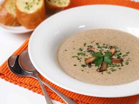 Mushroom Soup Plating, Mushroom Cream Soup, Recipes For Toddlers, Soup Simple, Stew Soup, Mushroom Soup Recipes, Cream Of Mushroom Soup, Soup Broth, Cream Of Mushroom