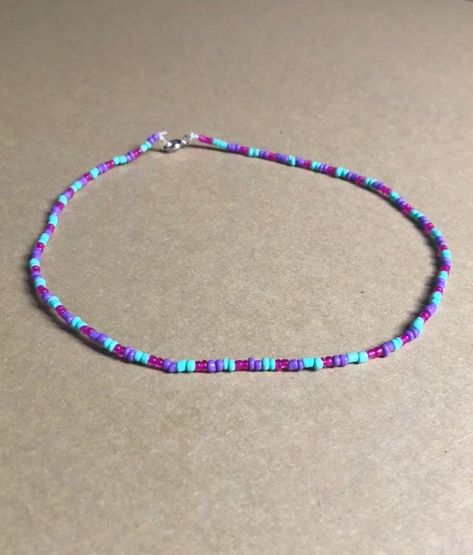 Pink And Purple Necklace, Choker Beads, Seed Bead Choker, Beaded Jewelry Necklaces, Bracelets Handmade Diy, Indie Jewelry, Beaded Necklace Designs, Bead Choker, Beaded Necklace Diy