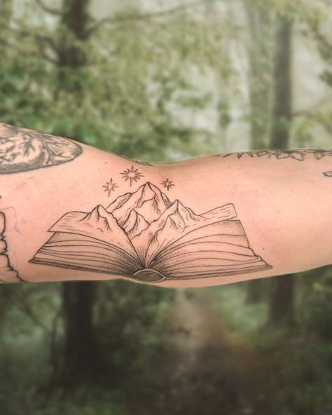 Rachel🌿🖋🍂 | A lil moment for this ACOTAR inspired book tattoo which was originally a horizontal gap filler, but we decided to swap the placements when… | Instagram Unique Daughter Tattoos, Book Tattoo With Mountain, Velaris Book Tattoo, Book Tattoo Ideas Sleeve, Book Knee Tattoo, Acotar Couple Tattoos, Mountain Book Tattoo, Book Opening Tattoo, Book Elbow Tattoo