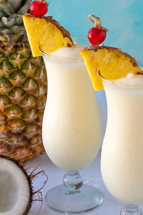 Virgin Piña Coladas are an easy and refreshing frozen drink that everyone can enjoy… a tropical paradise in a glass! Fancy Virgin Drinks, Drinks Virgin, Virgin Pina Colada Recipe, Pins Colada, Pregnancy Drinks, Recipe Coconut Milk, Piña Colada Recipe, Cocktail Board, Tropical Drink Recipes