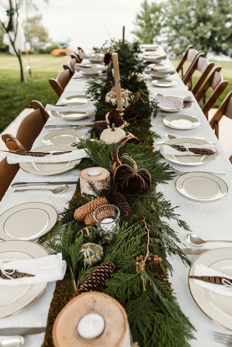 Autumn Wedding Diy Decorations, Table Decorations Forest Theme, Cozy Winter Wedding Reception, Unifying Ceremony Ideas, Forest Theme Wedding Reception, Pine Themed Wedding, Woodland Wedding Table Decor, January Wedding Decor, Mountain Wedding Table Decor