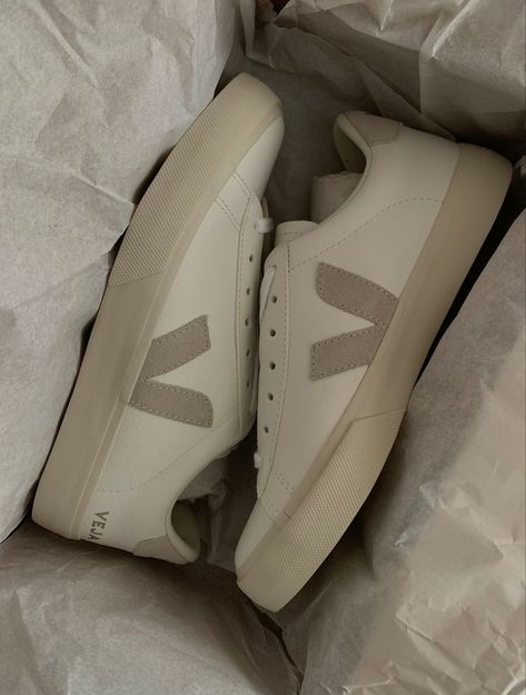 Stockholm Shoes Style, Stockholm Fashion Shoes, Veja Aesthetic, Fashion Trainers Women, Stockholm Style Shoes, Veja Shoe, Veja Sneakers Outfit, Shoes Unboxing, Scandinavian Shoes