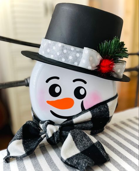 Detergent containers can be repurposed simply by using scrap ribbon and vinyl, and a hat from Hobby Lobby! ❄️☃️❄️☃️ Laundry Detergent Container, Detergent Container, Winter Snowman, Candy Decorations, Laundry Detergent, Hobby Lobby, Repurpose, Meaningful Gifts, Lobby