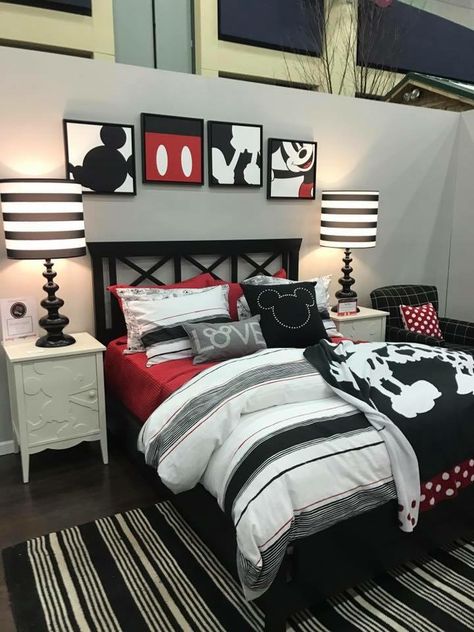 Mickey Mouse Bedroom Decor, Mickey Mouse Bedding, Mickey Mouse Room, Mickey Mouse Bedroom, Disney Themed Rooms, Casa Disney, Deco Disney, Disney Bedrooms, Disney Room Decor