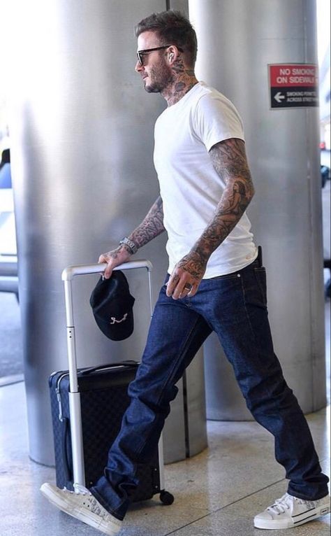 David Beckham Motorcycle, David Beckham 2024, David Beckham Summer, Beckham Hairstyle, Motorcycle Boy, David Beckham Style Outfits, Estilo Vans, Closet Upgrade, Celebrity Style Men