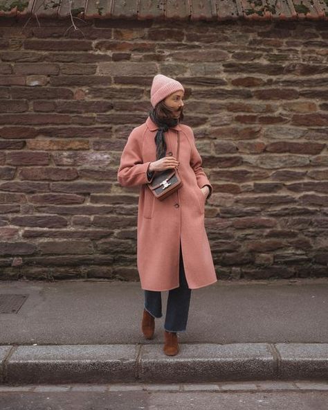 Ludivine 🍒 on Instagram: "Porter du rose pour contrer le gris, ce sera mon conseil du jour 🌸 Belle semaine à toi Instagram ✨ Manteau @zara old co Sac @celine triomphe (modèle teen) Bottines @aquazzura achetées en secondes mains chez @faubourgstgeorges_rennes Bonnet @sezane #look#lookdujour#outfit#outfitoftheday#outfitinspiration" Celine Triomphe, Look Rose, Inspiration Mode, Porter, Zara, On Instagram, Instagram