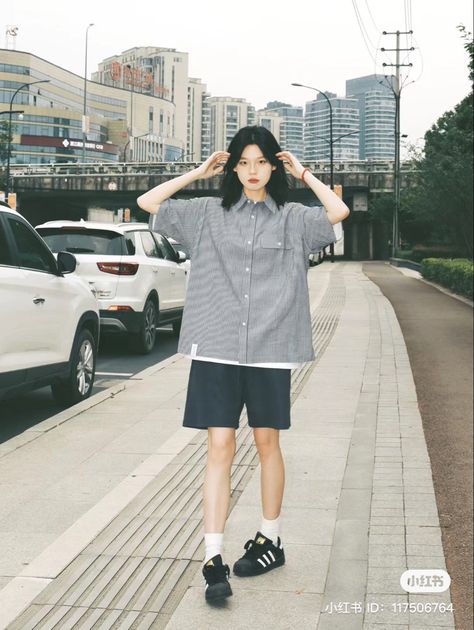 Xiaohongshu Outfits Summer, Casual Outfits Korean Summer, Korean Street Fashion Summer, Korean Street Styles, Xiaohongshu Outfits, Korean Fashion Summer Street Styles, Chinese Fashion Street, Simple Style Outfits, Korean Street