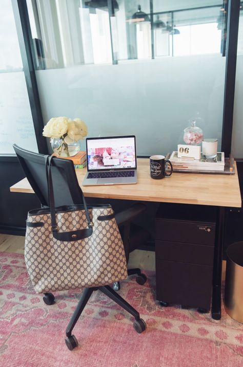 How to Land Your Dream Internship & Rock It! (Plus, we're hiring!) - HOUSE of HARPER #internships #dreamjob #howtolandajob Moms Cave, Receptionist Jobs, Houston Galleria, Girly Office, Manifesting Vision Board, Office Tour, Summer Internship, Vision Board Goals, Desk Job