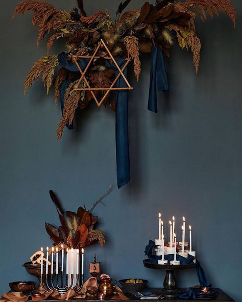 Hannukah Party, Jewish Decorations, Hannukah Decorations, First Night Of Hanukkah, Hanukkah Traditions, Hanukkah Decor, Hanukkah Crafts, Chanukah Party, Chanukah Decor