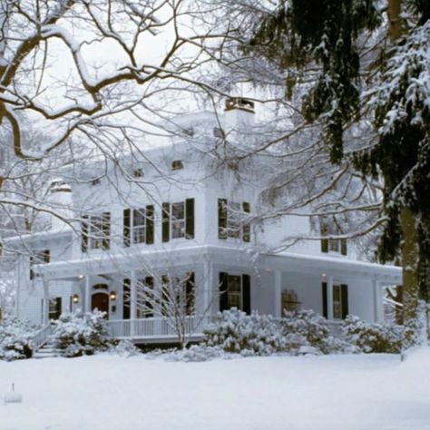 The Family Stone Family Stone House, Family Stone, National Lampoon's Christmas Vacation, Best Christmas Movies, Classic Christmas Movies, The Family Stone, National Lampoons Christmas Vacation, Lampoon's Christmas Vacation, Home Goods Decor