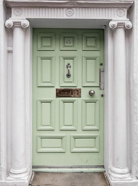 Green Aesthetic Vintage, Green Doors, Green Things, Wallpaper Green, Painted Front Doors, Whimsical Home, Green Door, Romantic Homes, Vintage Door