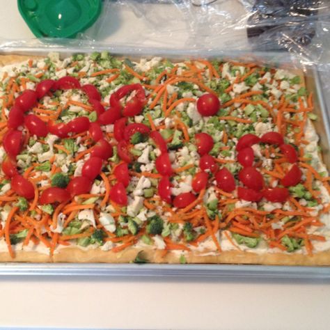 Script Ohio veggie pizza Ohio State Appetizers, Ohio State Party Food, Ohio State Charcuterie Board, Ohio State Michigan Party, Ohio State Birthday Party, Ohio State Graduation Party Ideas, Ohio State Football Party, Ohio State Food, Ohio State Party