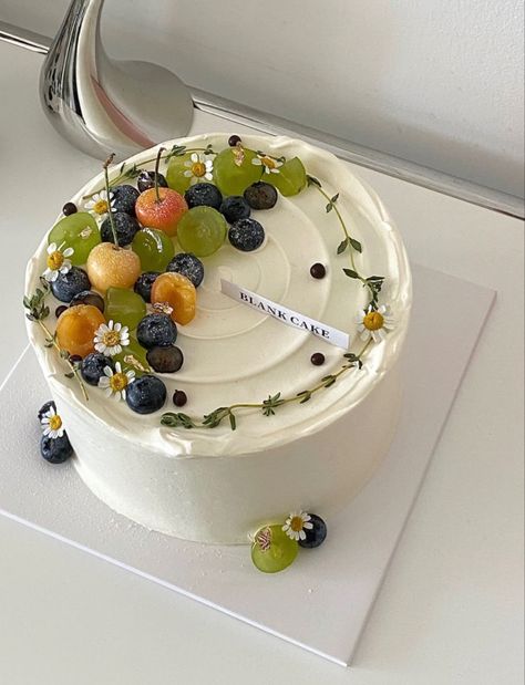 cake sweet picnic korean cake aesthetic Fruit Topped Cake, Cake Cafe, Simple Cake Designs, Mini Cakes Birthday, Summer Cakes, Creative Birthday Cakes, Simple Birthday Cake, Pastry And Bakery, Pretty Birthday Cakes