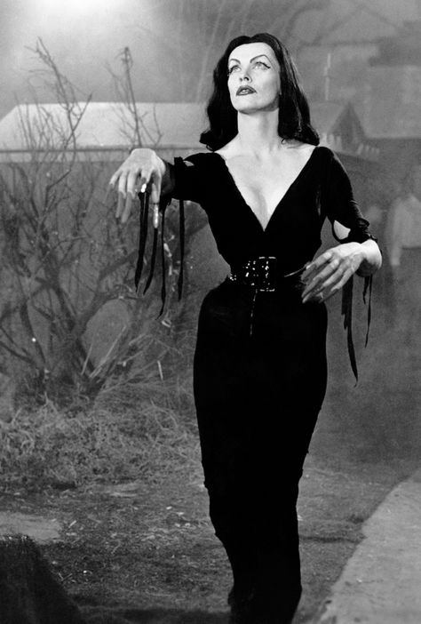 Vampira in “Plan 9 from Outer Space” (1959). Maila Nurmi, Plan 9 From Outer Space, Ed Wood, Elvira Mistress Of The Dark, Retro Horror, Bettie Page, Norma Jean, Marlon Brando, James Dean