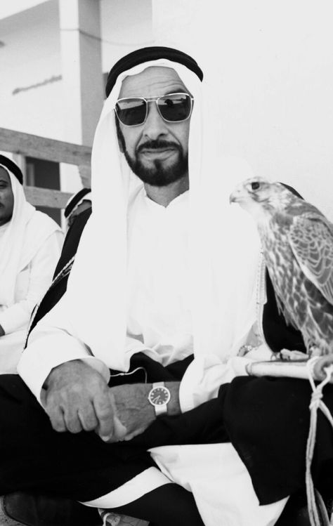 Sheikh Zayed Bin Sultan, Zayed Bin Sultan Al Nahyan, History Uae, Beard Logo, Royal Family Pictures, Instagram Couples, Arab Culture, Sheikh Zayed, Vintage Lifestyle