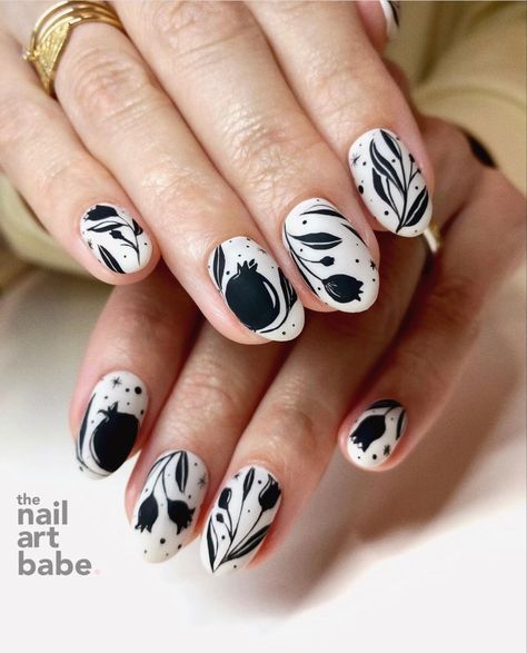 Credit: @ thenailartbabe Pomegranate Nails, White Pomegranate, Manicure Images, Monochrome Nails, Black And White Nail, Black French Nails, Black And White Nail Designs, Swirl Nail Art, Monochrome Black And White