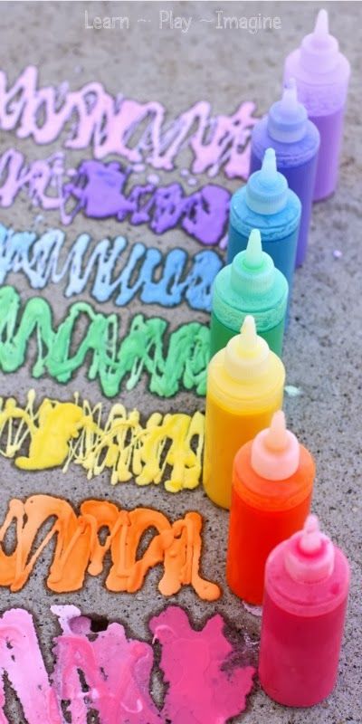 Easy recipe for rainbow sidewalk chalk paint - bonus:  it erupts! Messy Monday, Sidewalk Chalk Paint, Chalk Paint Recipe, Hantverk Diy, Outdoor Crafts, Sidewalk Chalk, Art Kids, Child Care, Craft Activities For Kids